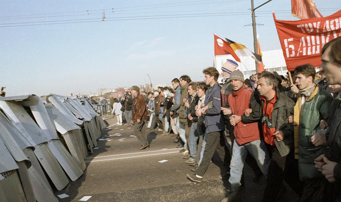 октябрьский путч 1993. москва 1993 белый дом госпереворот. москва 1993 белый дом госпереворот. августовский путч белый дом. историческое событие 1993.