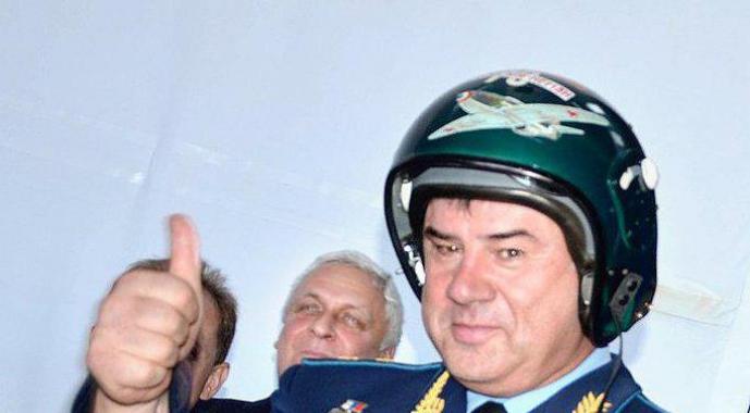 Krievijas Aviācijas un kosmosa spēku virspavēlnieks Sergejs Vladimirovičs Surikins