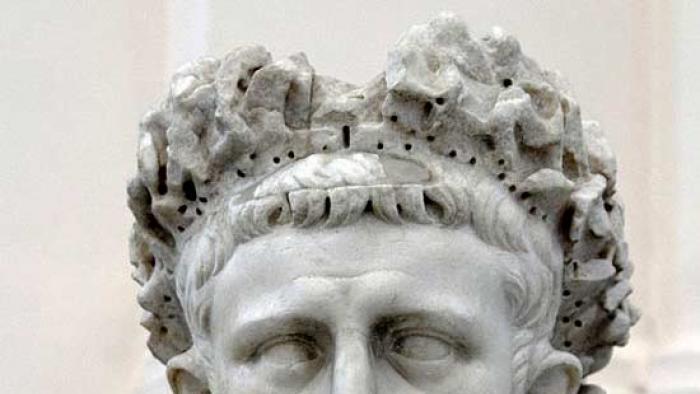 Imperators Klaudijs - īsa Tibērija Klaudija Narcisa biogrāfija